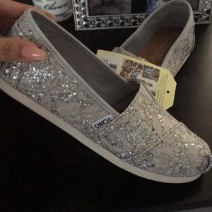NWT TOMS size 5.5
